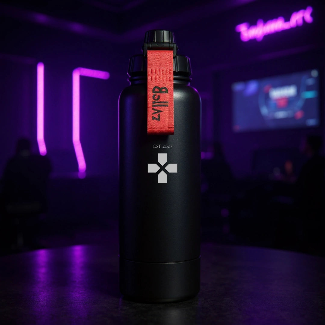 Bollaz Gaming Edelstahlflasche 1200 ml mit Gravur „D-Pad“ – Quickslot, doppelwandig isoliert, 48 h kalt, 24 h warm, auslaufsicher und mit klassischem Retro-Gaming-Design.