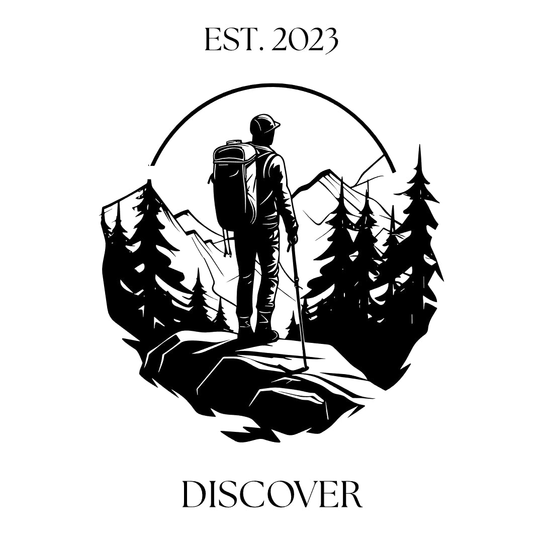 Gravurdesign „Discover“ von Bollaz – Laserdesign mit Wanderer- und Berg/ -Waldlandschaft. Symbol für Abenteuerlust, Freiheit und die Entdeckung neuer Wege.