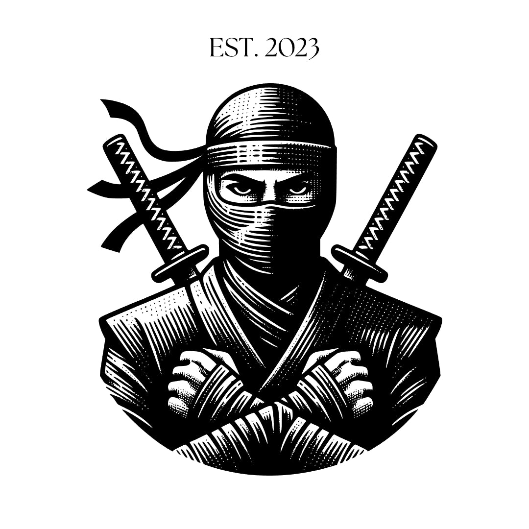 Gravurdesign „Ninja“ von Bollaz – Laserdesign im minimalistischen Gaming-Stil. Symbol für Präzision, Fokus und lautlose Stärke auf jeder Mission.