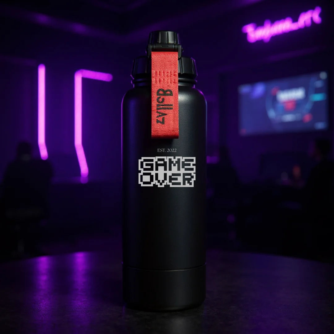 Bollaz Gaming Edelstahlflasche 1200 ml mit Gravur „Level Up“ – Quickslot, doppelwandig isoliert, 48 h kalt, 24 h warm, auslaufsicher und stylisch im Gaming-Look.