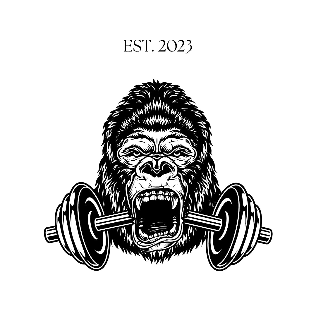 Markantes Gravurdesign eines brüllenden Gorillas mit einer Hantel im Maul, ergänzt durch „EST. 2023“. Kraftvolles Motiv für Hardcore-Gym, Bodybuilding und alle, die maximale Power ausstrahlen wollen.