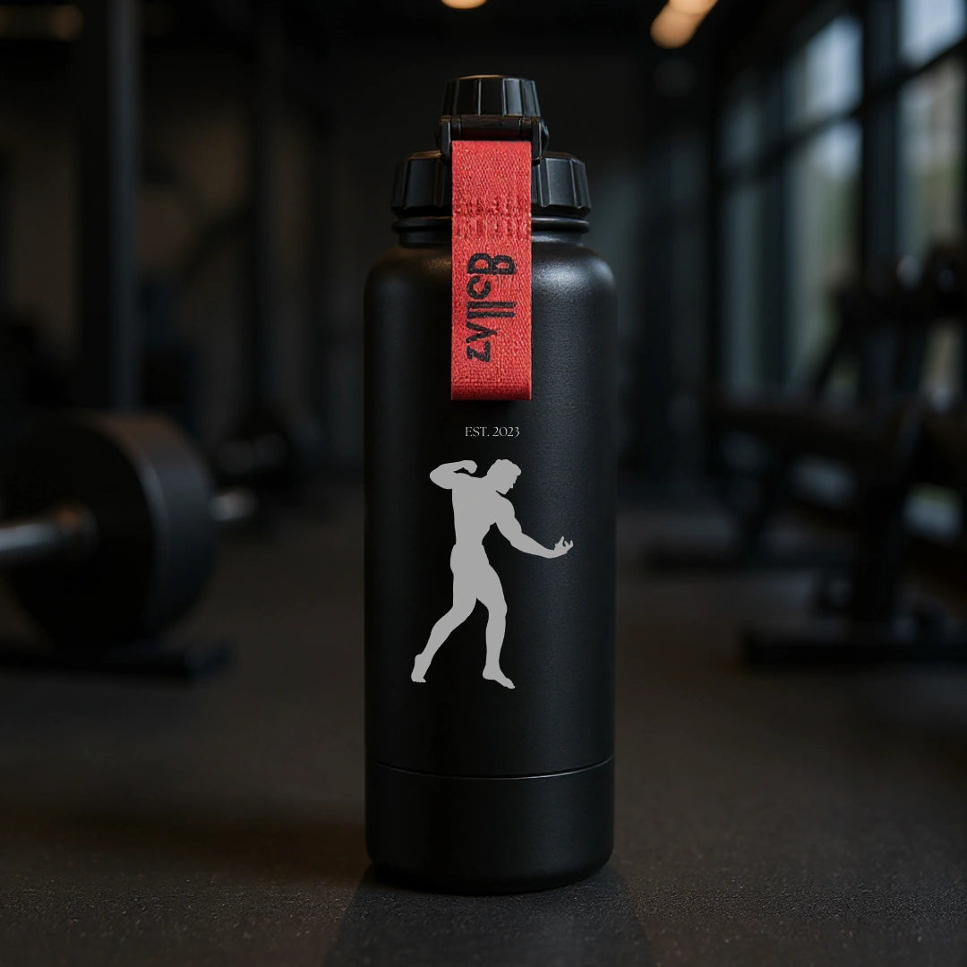 Bollaz Sport Edition Edelstahlflasche 1200 ml mit Gravur „Bodybuilder Classic Pose“ – isoliert (48 h kalt, 24 h warm), auslaufsicher, Quickslot-Trageschlaufe und mattschwarzem Finish. Perfekt für Bodybuilding, Kraftsport und ambitionierte Athleten.